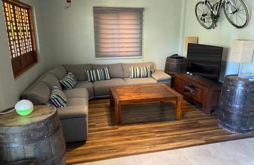 Mendez Apartment | Room near tagaytay wifii/Netflix