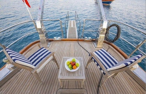 Paradise Boat Rental | Room on luxury sailyacht