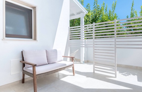 Pulsano Apartment | Room 'Piano Terra' with Private Garden, Wi-Fi and Air Conditioning