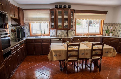 Macedo de Cavaleiros Apartment | Room 'Quarto Matos' with Mountain View, Wi-Fi and Air Conditioning