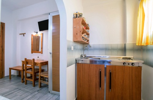 Logaras Apartment | Room 'Studio 3' with Mountain View, Wi-Fi and Air Conditioning