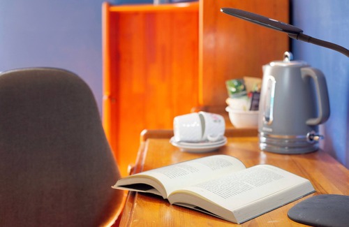 Jardim do Mar Apartment | Room 'Suite Bela Vigia 3' with Shared Pool, Shared Garden and Wi-Fi