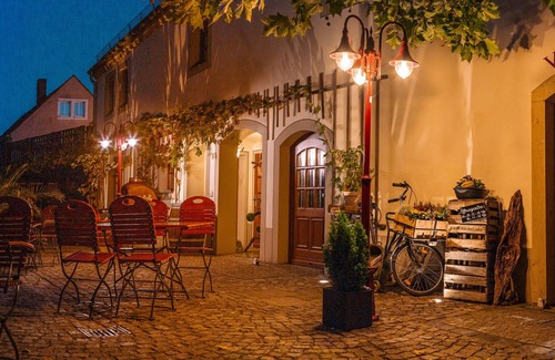 Soernewitz Apartment | Room 'Vinotel 12' with Shared Garden, Wi-Fi and Air Conditioning