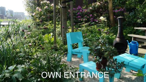 Amsterdam East Bed & Breakfast | Room With A Few