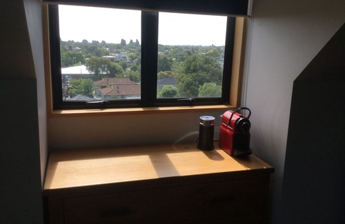 Christchurch House | Room with a Mountain View on the lower slopes of the Christchurch Port Hills