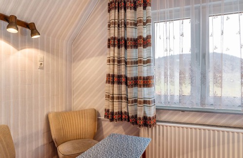 Reinhardshausen Apartment | Room 'Wollmert' with Shared Terrace, Shared Garden and Balcony