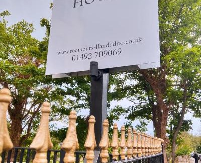 Llandudno Bed & Breakfast | Roomours Hotel with Private Car Park