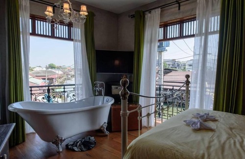 Amphawa Resort | Roomquest Rimrabeang Amphawa Floating Market