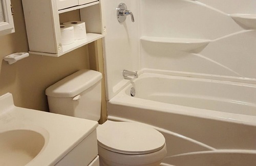 Pratt House | Rooms for rent! Traveling worker lodging!