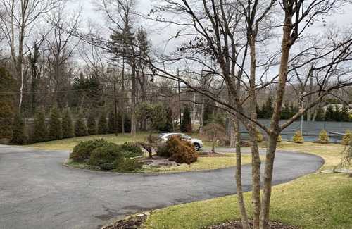 Bannockburn Apartment | Roomy 2 Bedroom Apt. w/en Suite BA, Private Entry & Parking, Tennis Court