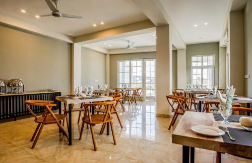 Peshawar Hotel | Roomy Crossroads Hotel, Peshawar