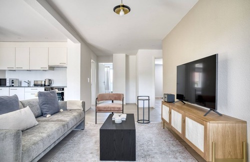 Dietikon District Apartment | Roomy Dietikon 3.5 Room w/Storage, 1 min to Market, by Blueground