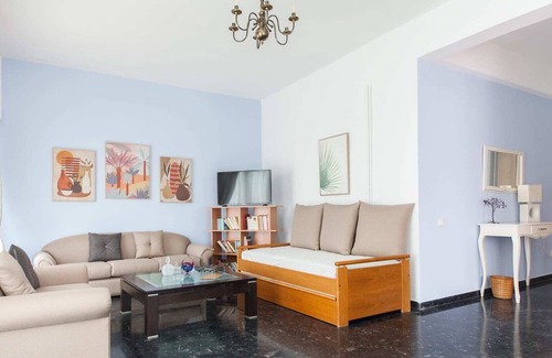 Agia Varvara Apartment | Roomy Modern Apartment Featuring Scenic Views in Agia Varvara