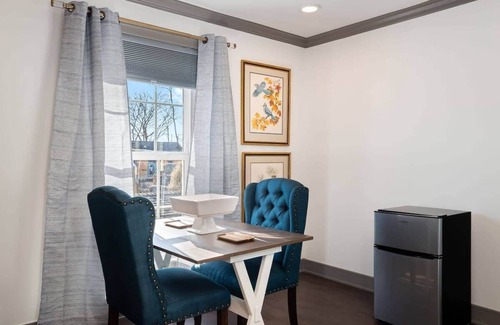 Waldron Apartment | Roomy Penthouse Studio|King Bed|Scenic Views+Shops