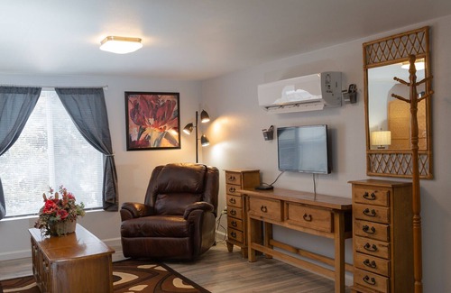 Elizabeth House | Roomy Private Cozy Loft