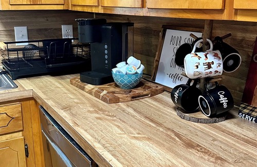Wilkesboro Apartment | Rooster Roost - Pet Friendly! - Cabin Apartment