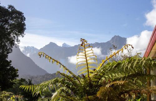 Fox Glacier Bed & Breakfast | Ropatinis Bed & Breakfast