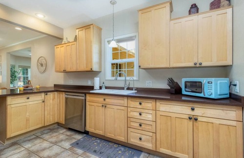Walla Walla East Apartment | Rosé All Day Hideaway