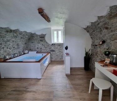 Tresana House | "Rosa di sera" - Relax in Toscana con Spa privata