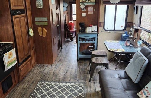 Roscoe House | Roscoe RV Pet Friendly