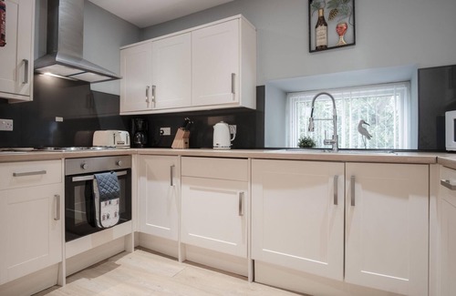 Llanddowror Cottage | Rose Coach House - 3 Bedroom Cottage - Pendine