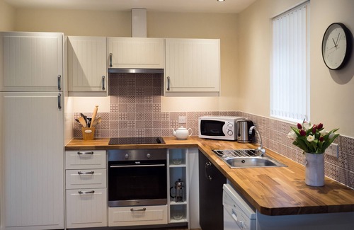 Tavernspite Apartment | ROSE COTTAGE - ground floor cottage with stunning lakeside views