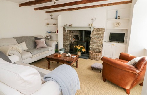 Egloshayle Cottage | ROSE COTTAGE, pet friendly, character holiday cottage in Wadebridge