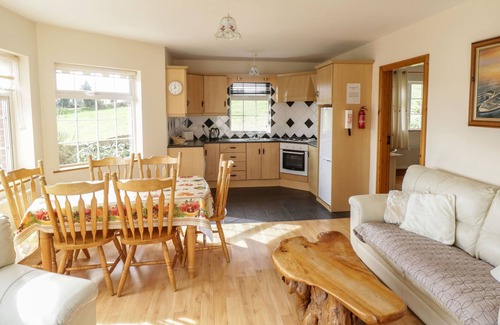 Clondra Apartment | ROSE COTTAGE, pet friendly in Ballinamuck, County Longford
