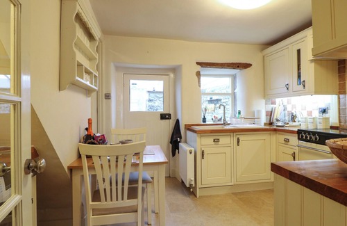 Hartington Cottage | ROSE COTTAGE, pet friendly, character holiday cottage in Hartington