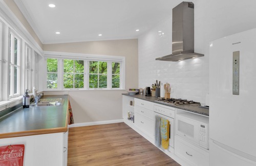 Masterton District Cottage | Rose Cottage - Tranquil retreat n