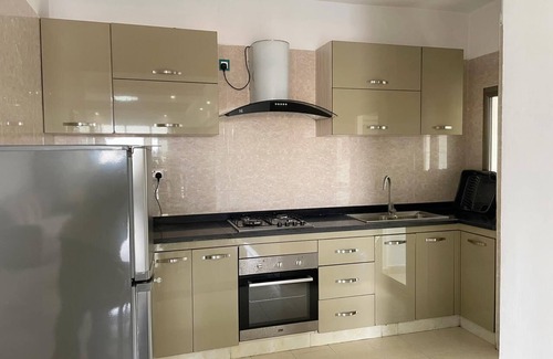 Lavington Hotel | Rose Garden Apartments