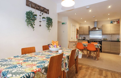 Barmouth Cottage | ROSE HILL, pet friendly, country holiday cottage in Barmouth