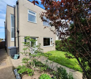 Sholden House | Rose House, with garden, ideal for couples and families with easy parking