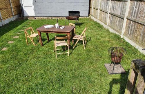 Sholden House | Rose House, with garden, ideal for couples and families with easy parking