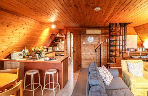 Corton Cottage | ROSE LODGE, pet friendly, with a garden in Milton On Stour