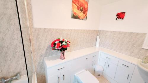 Gillingham Apartment | Rose Villa- Great For Long & Short Stays!