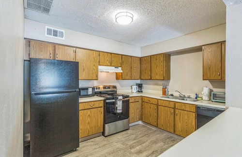 Lenexa Apartment | Rosehill Pointe 197 I Spacious 1 Bed 1 Bath
