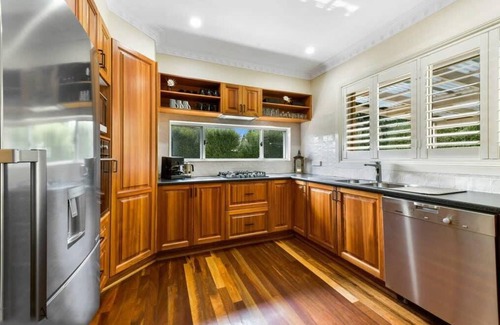 Bletchington House | Roselawn Manor | 5 Bedroom Entertainer