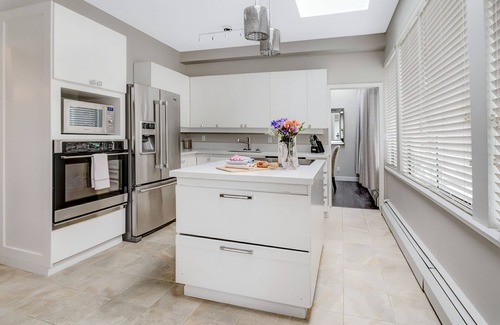 West End Apartment | Rosellen Suites At Stanley Park
