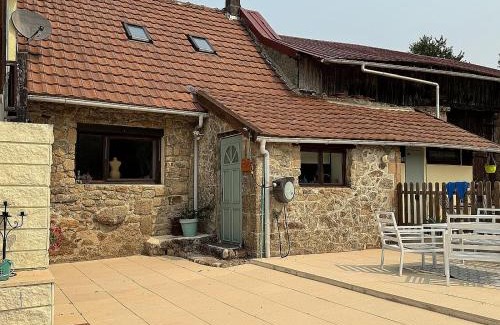 Saint-Saud-Lacoussiere House | Rosemarie's Den