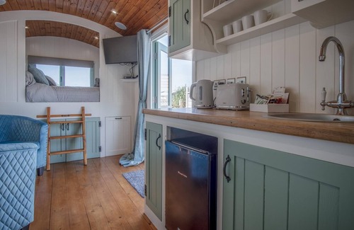 Amroth Cottage | Rosemary - 1 Bedroom Shepherd's Hut - Amroth