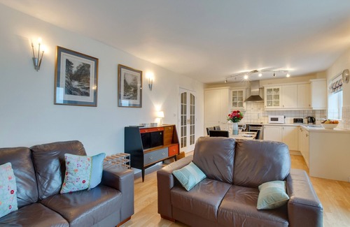 Porthleven Apartment | Rosenwyn - Three Bedroom Apartment, Sleeps 5