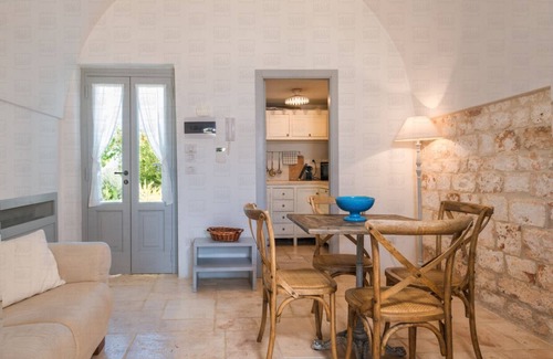 Cozzana Villa | Roseto: Holiday Apartments in Luxury Masseria, Pet Friendly