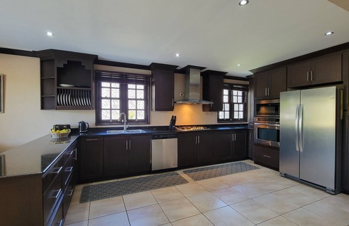 Diamond Villa | Rosita with a Waterfall Jacuzzi & Rain Forest feel