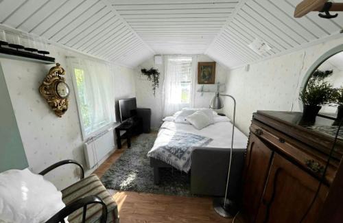 Tomta House | Roslagen sjötomt ,gårdshus på större gård
