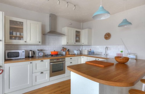 Lyme Regis Cottage | ROSS HOUSE, family friendly, country holiday cottage in Lyme Regis
