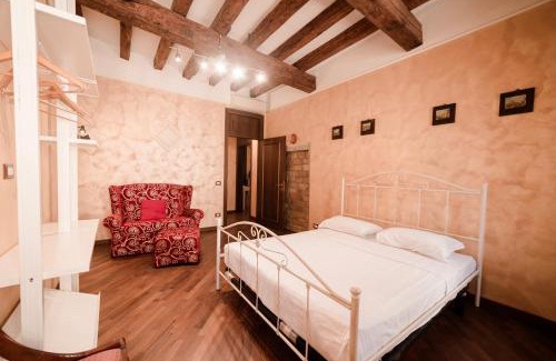 Santa Croce Apartment | Rosso Veneziano