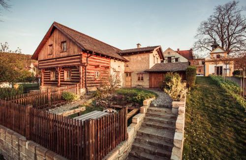 Tachov House | Roubenka u Huvarů