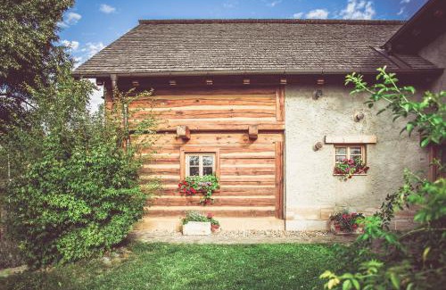 Tachov House | Roubenka u Huvarů
