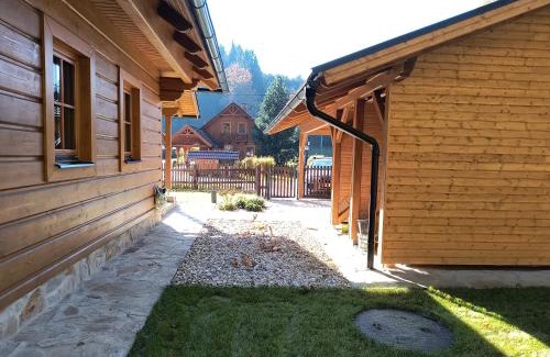 Velke Karlovice Ski Chalet | Roubenka U Potoka